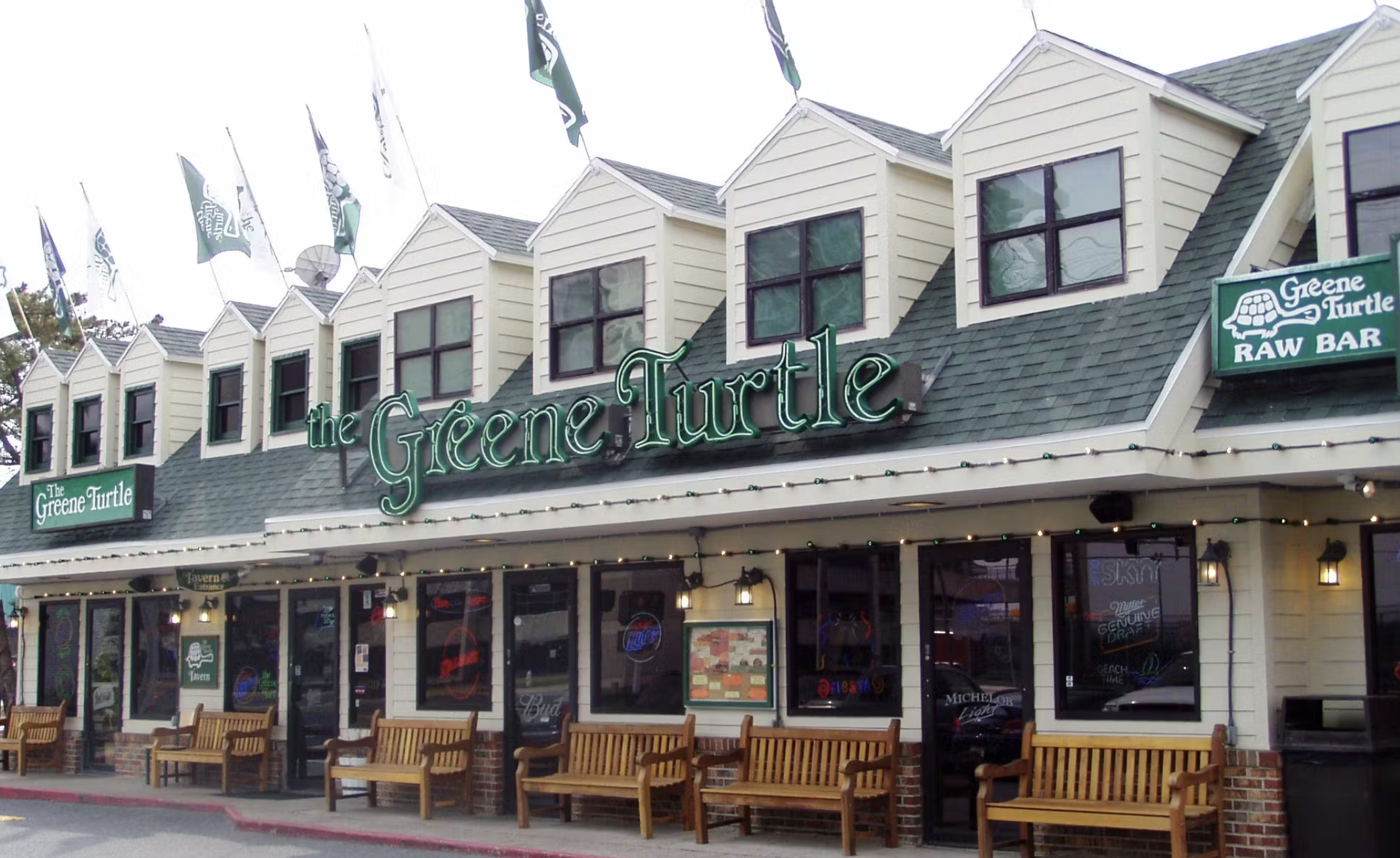 7shifts scheduling dashboard showing restaurant employee schedules